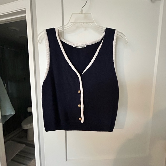 Abercrombie & Fitch Navy Sleeveless V-Neck Button-Front Vest with Cream Trim - Picture 2 of 5